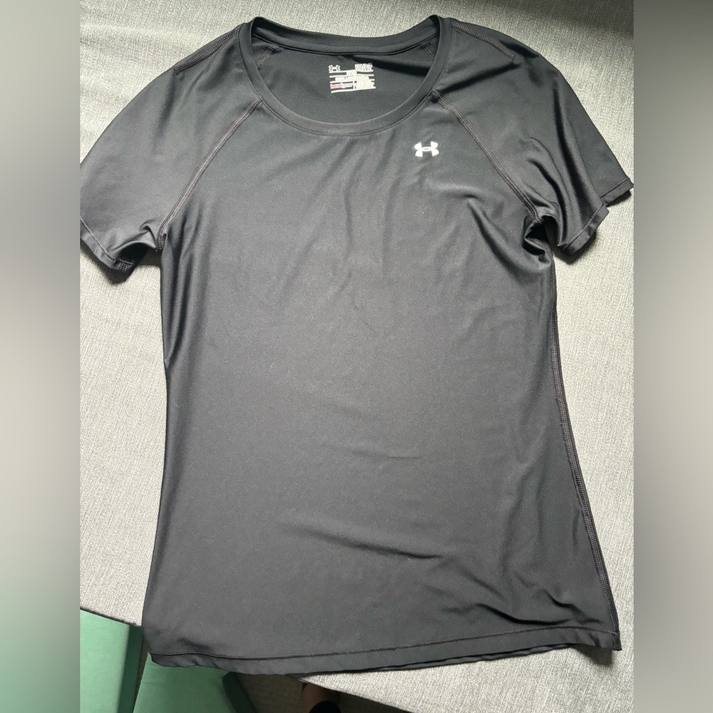 Under armour women’s shirt S